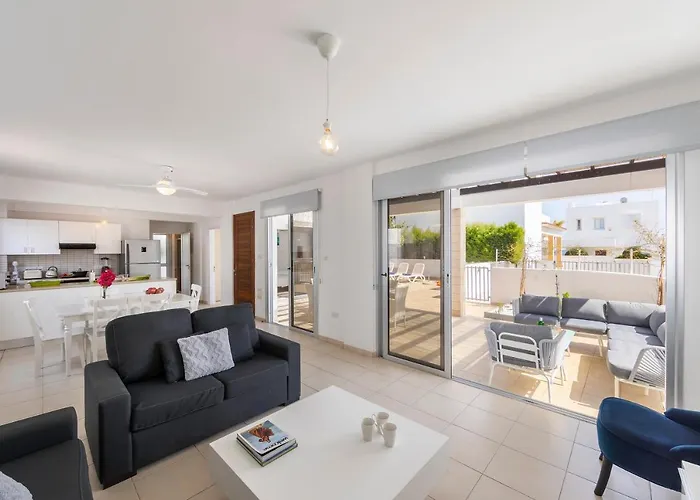 Sapphire Seaside Villa Protaras